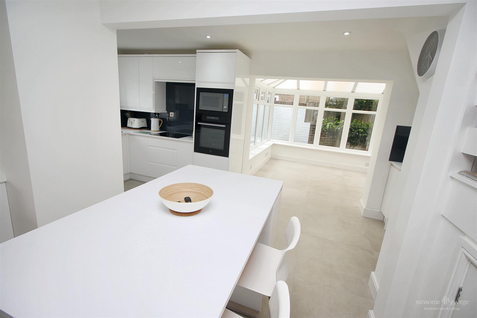 4 bed property in Lower Elmstone Drive, Reading